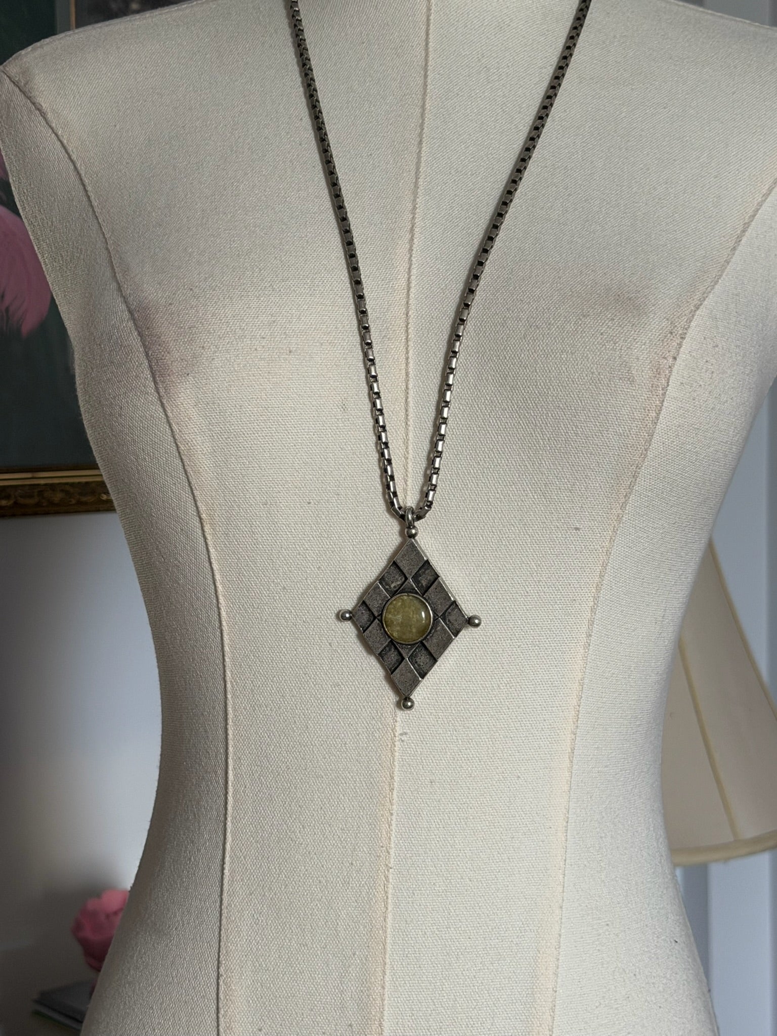 Geometric pendant necklace