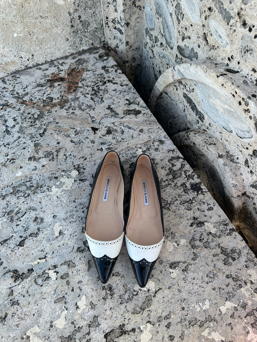 MANOLO BLAHNIK AGAFLAT POINTY SPECTATOR FLATS SIZE 6 1/2