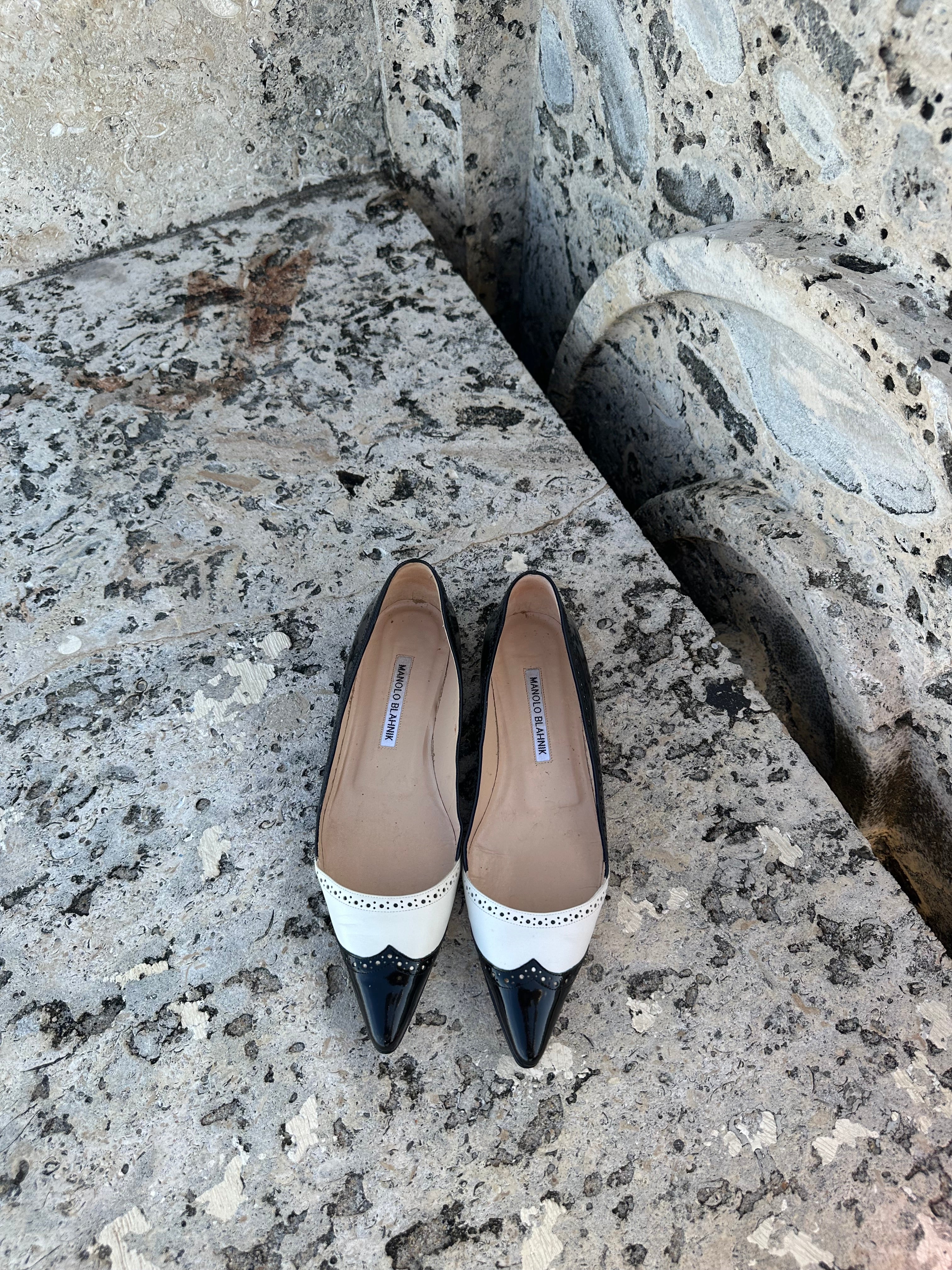 MANOLO BLAHNIK AGAFLAT POINTY SPECTATOR FLATS SIZE 6 1/2