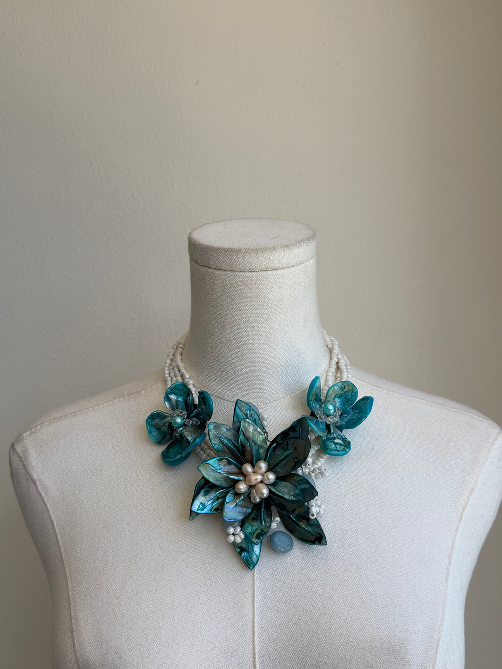 Vincero Floral Statement Necklace