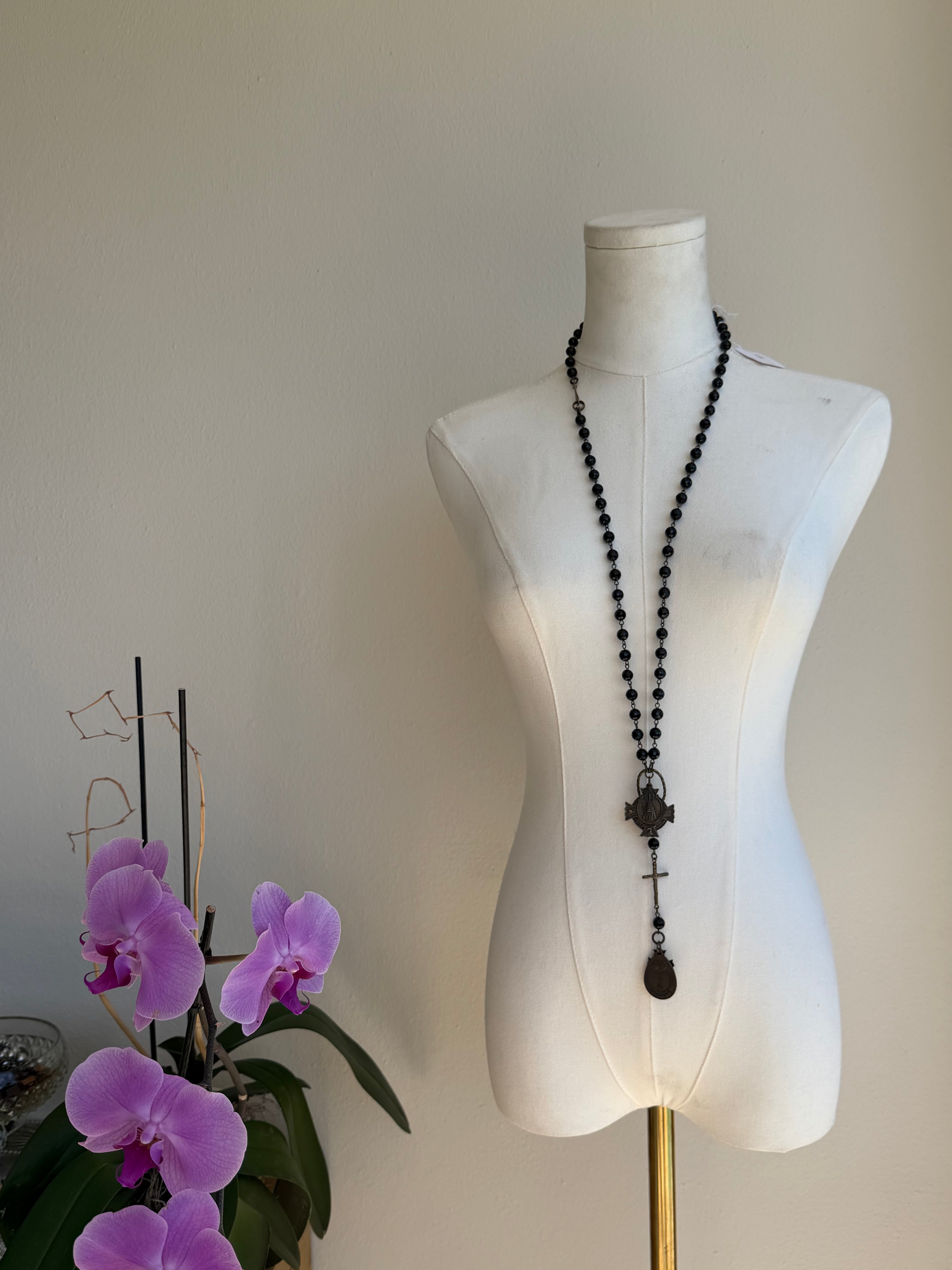 BLACK ROSARY
MEDALLION NECKLACE