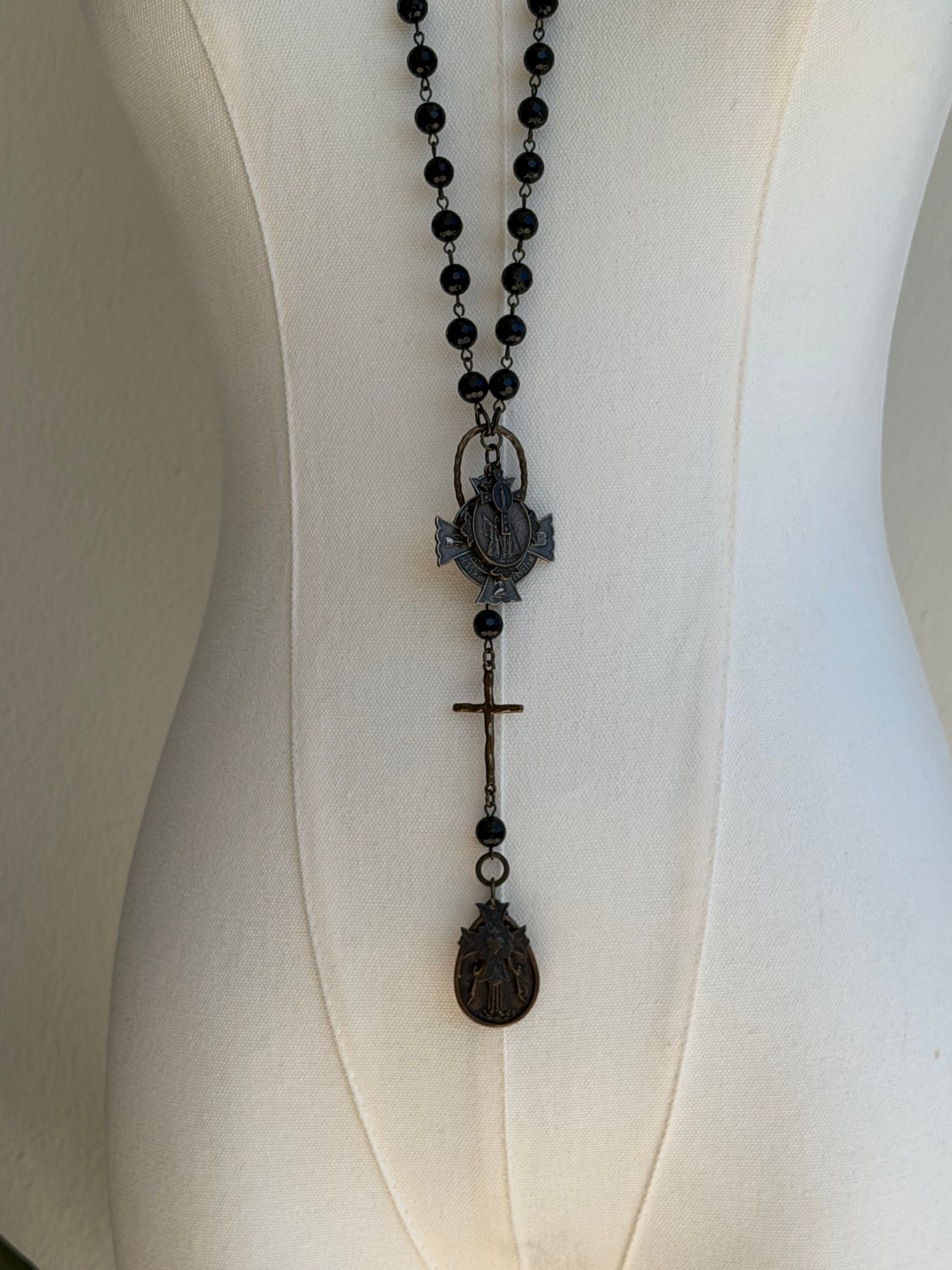 BLACK ROSARY
MEDALLION NECKLACE