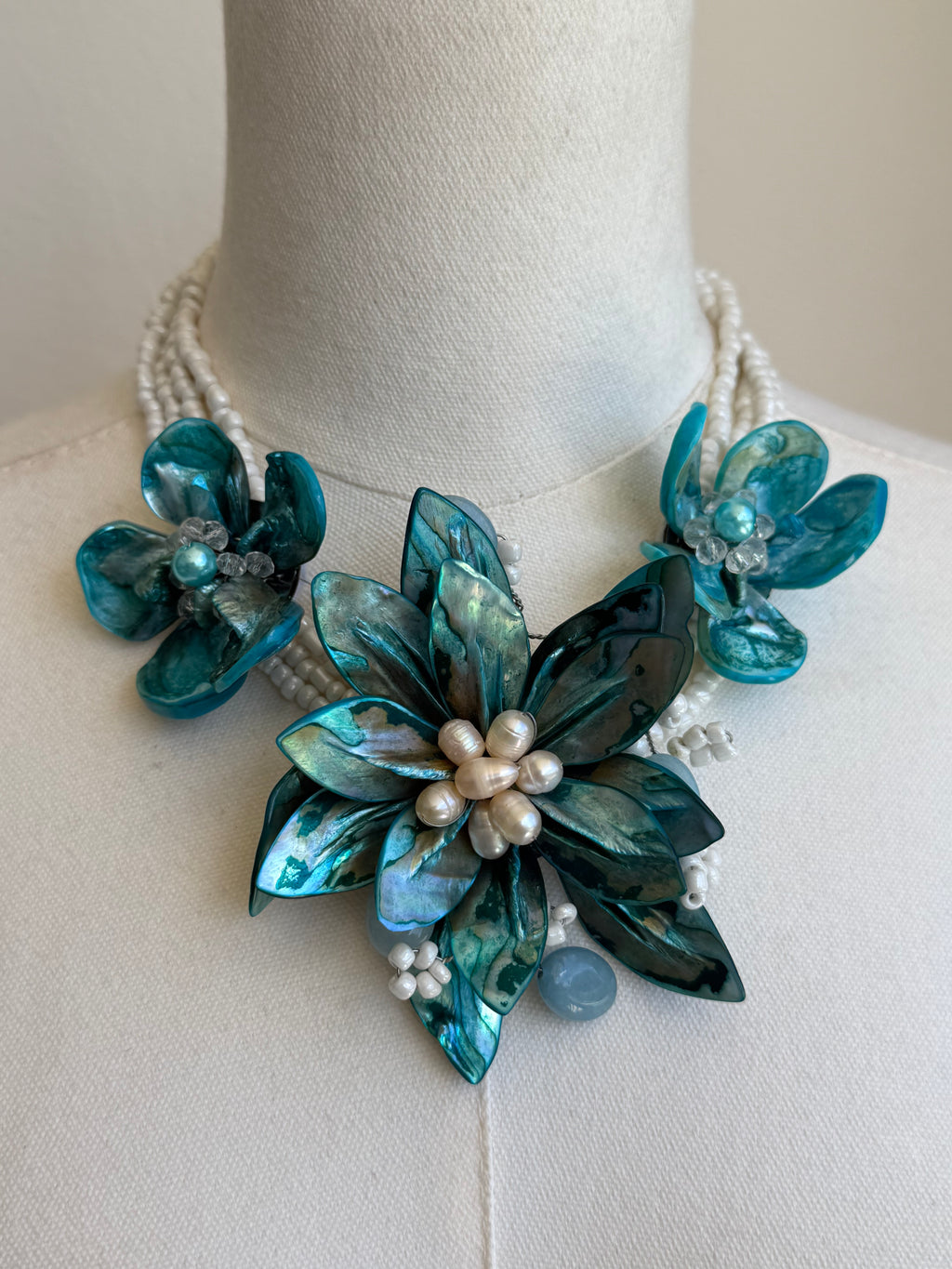 Vincero Floral Statement Necklace