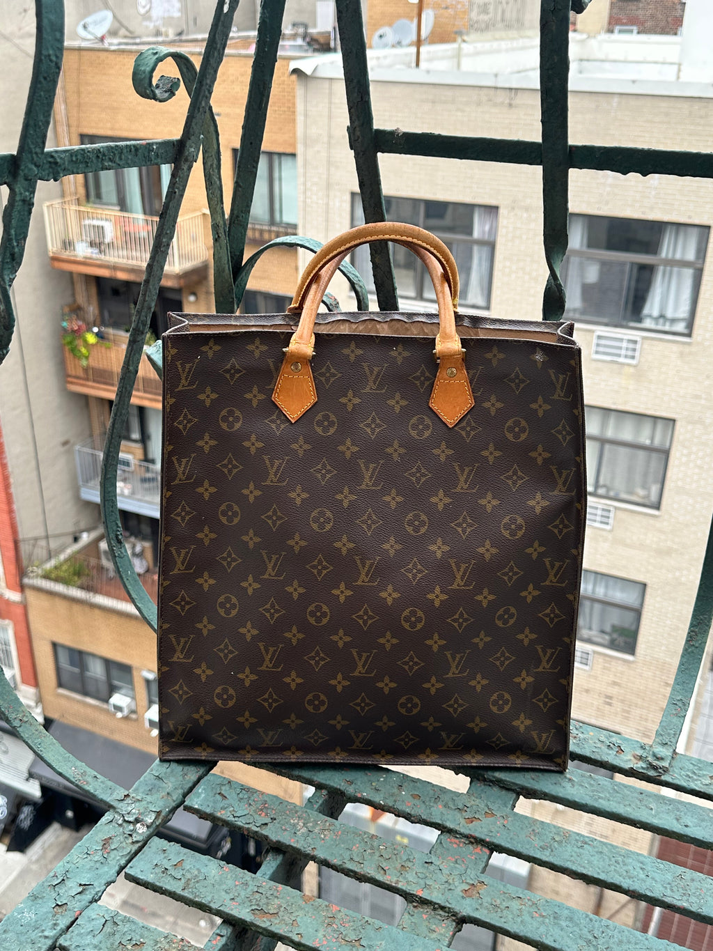 Louis Vuitton Monogram Sac Plat Tote – Vintage Structured Tote Bag