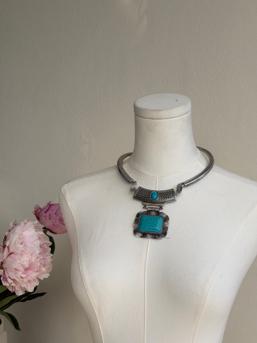 Southwestern-Inspired Turquoise Collar Necklace