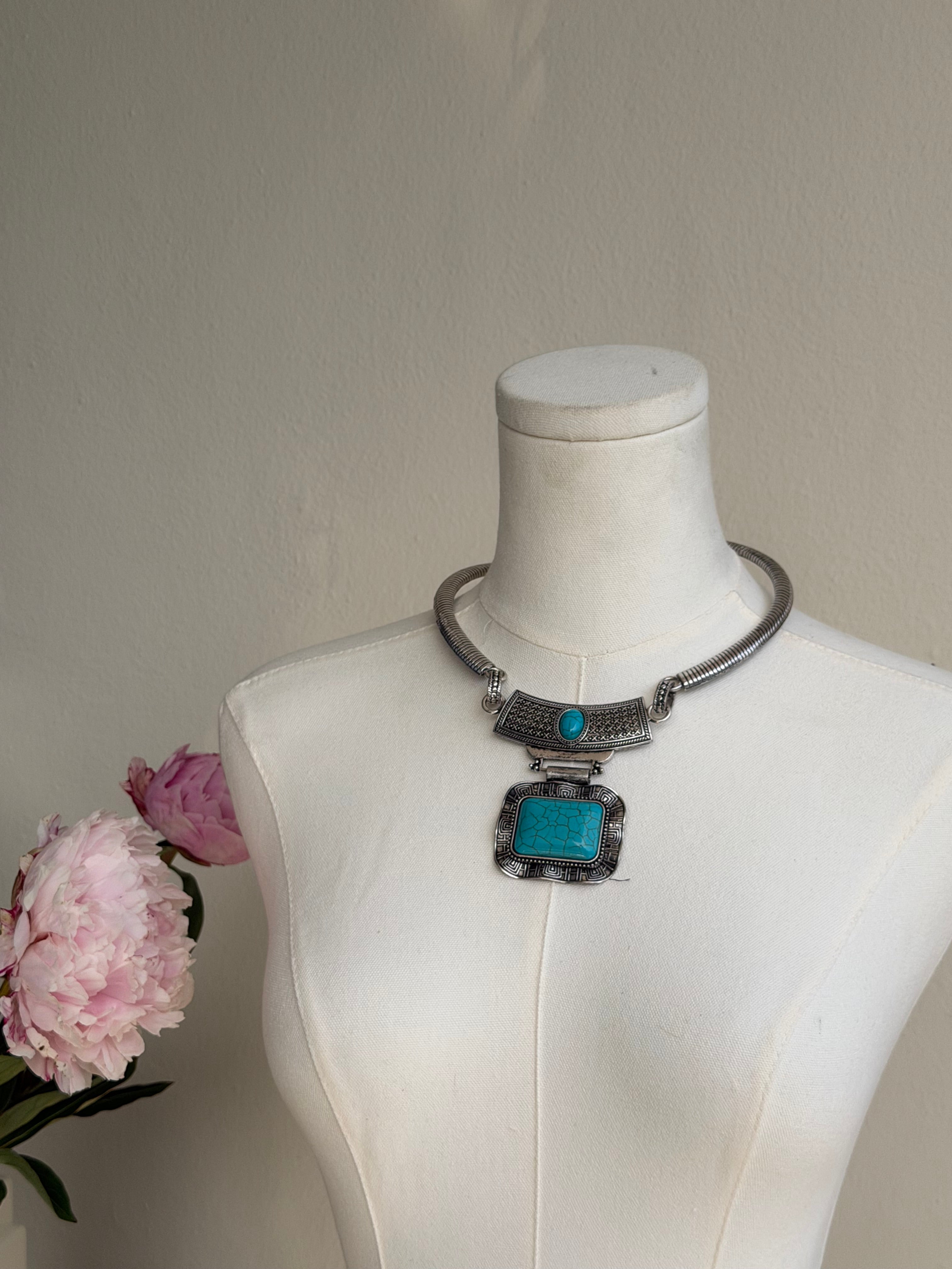 Southwestern-Inspired Turquoise Collar Necklace
