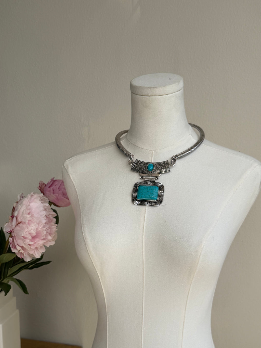 Southwestern-Inspired Turquoise Collar Necklace