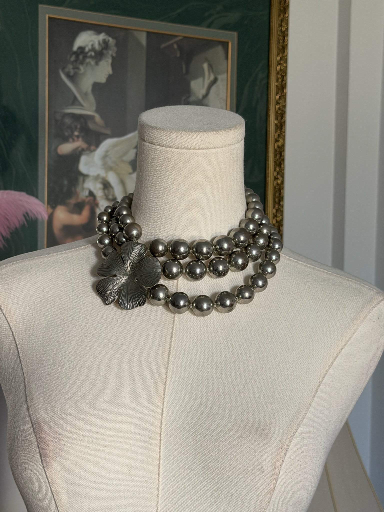 Silver flower chocker
