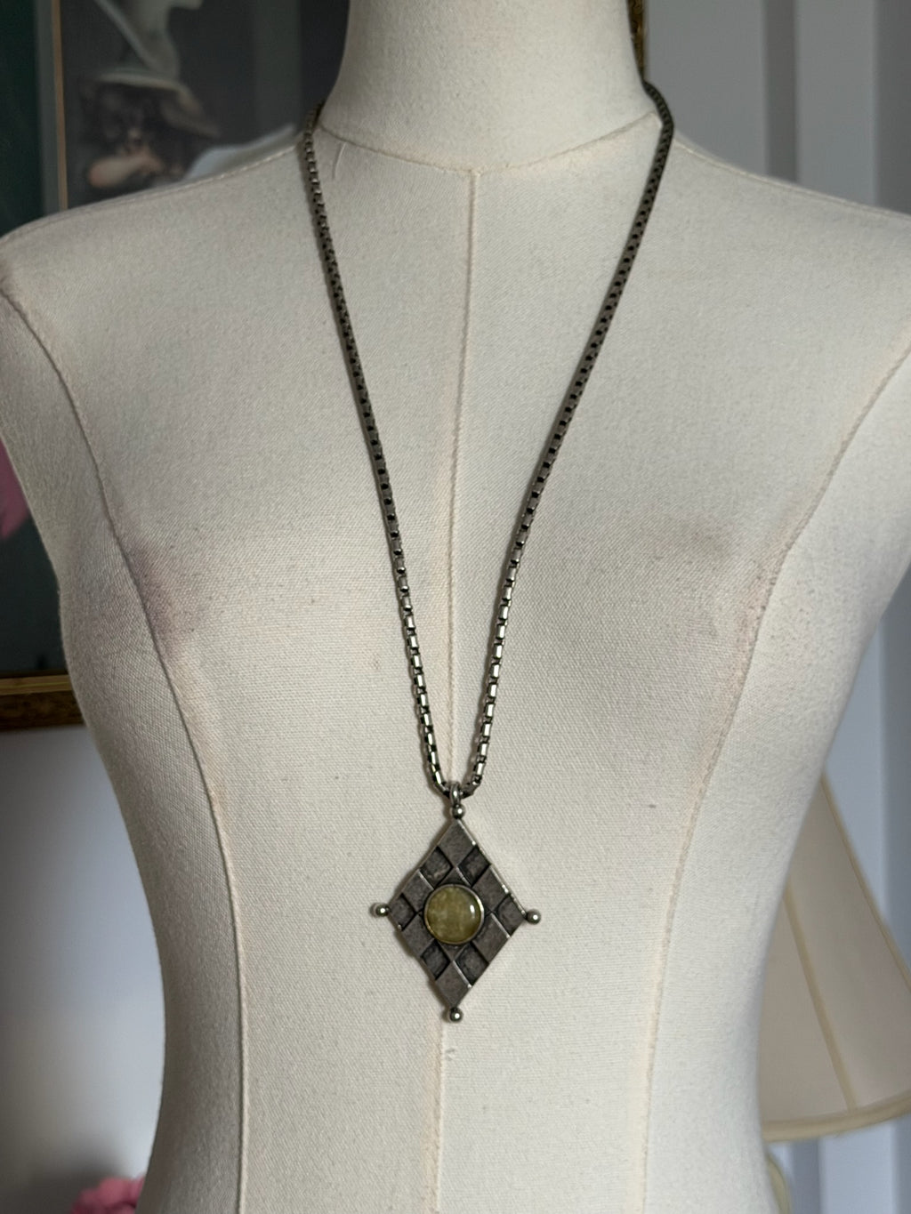 Geometric pendant necklace