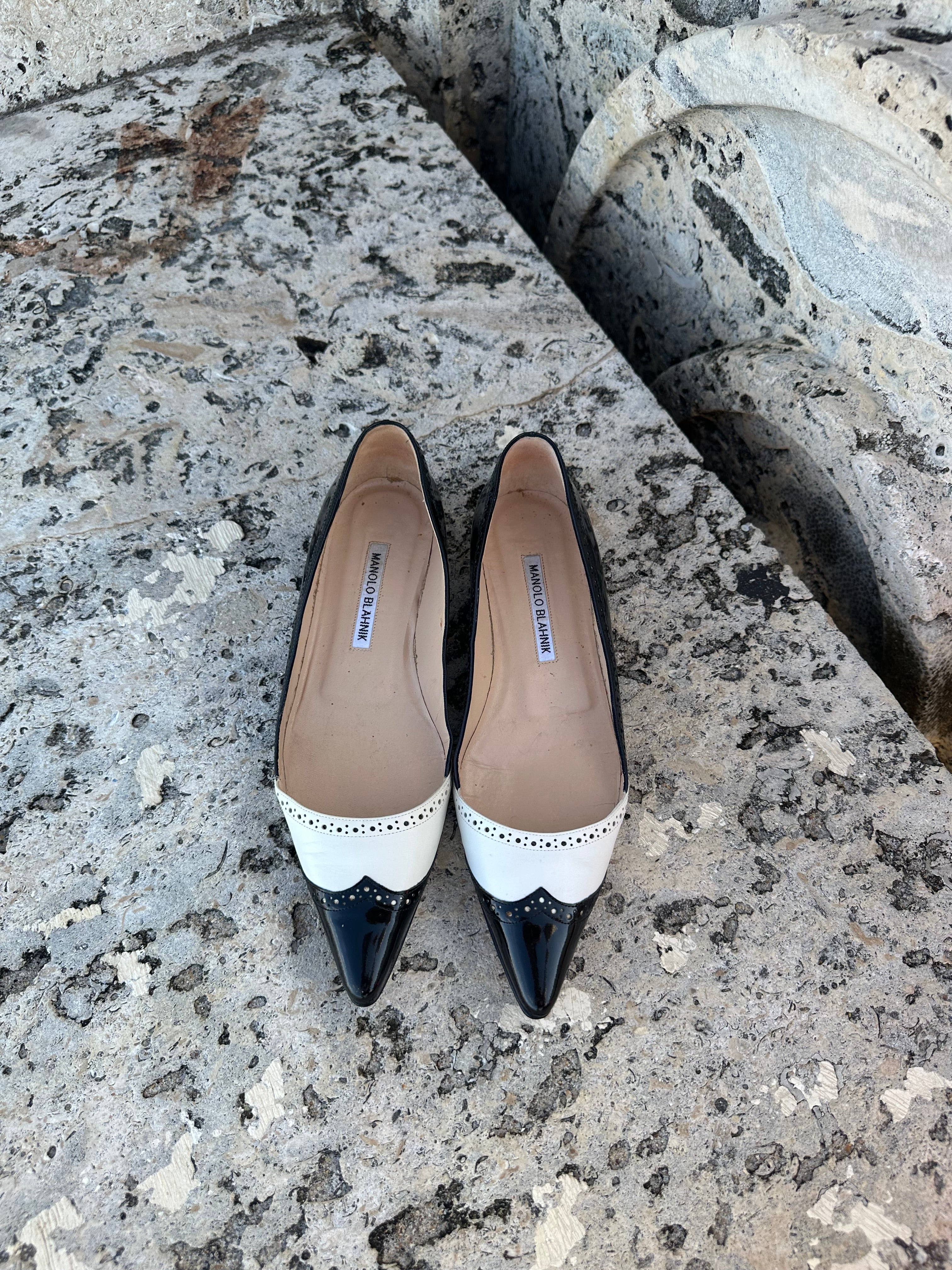 MANOLO BLAHNIK AGAFLAT POINTY SPECTATOR FLATS SIZE 6 1/2