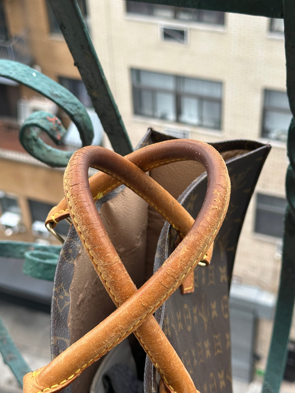 Louis Vuitton Monogram Sac Plat Tote – Vintage Structured Tote Bag