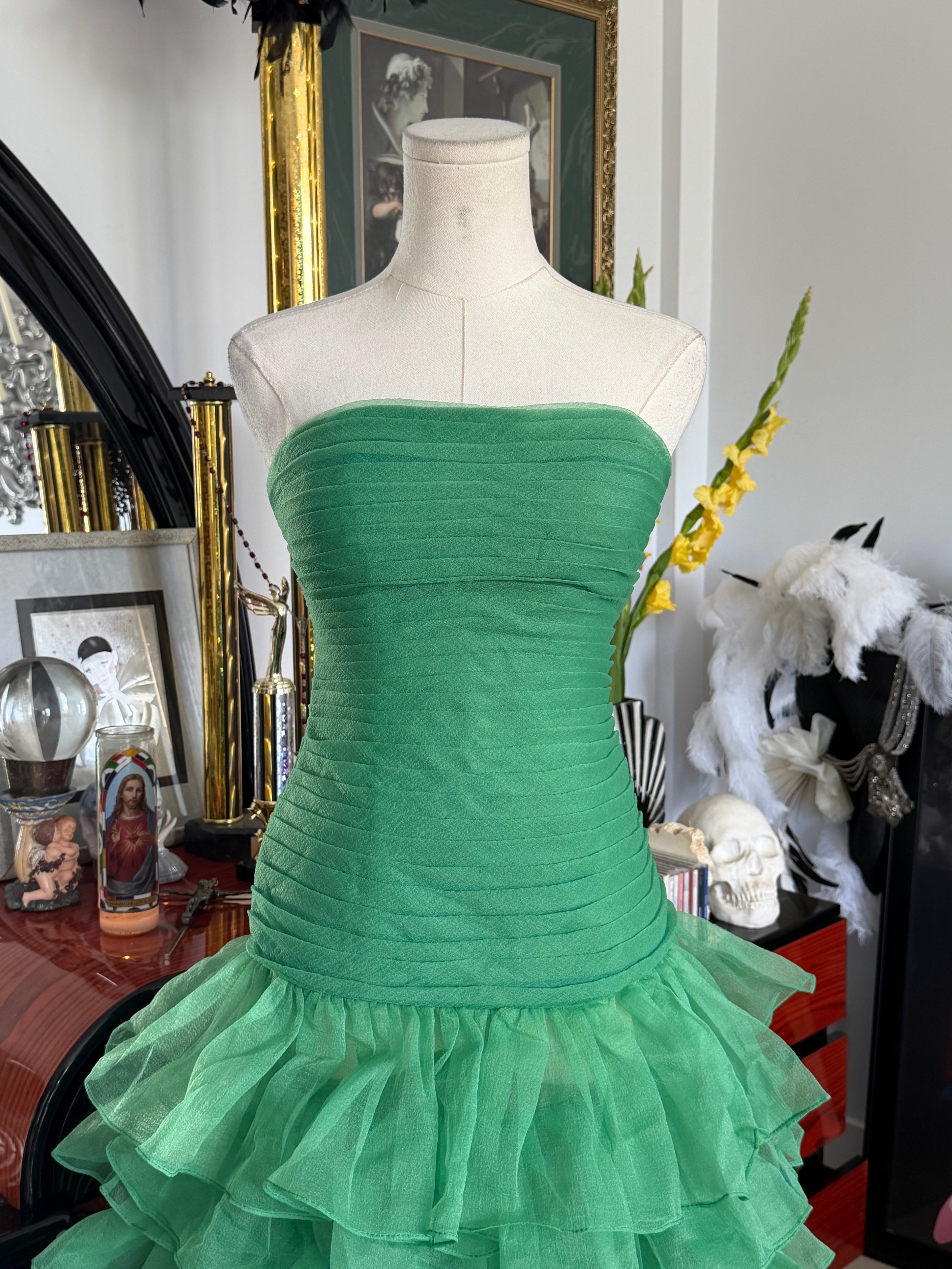 Vintage Emerald Green Strapless Mermaid Organza Ruffle Gown