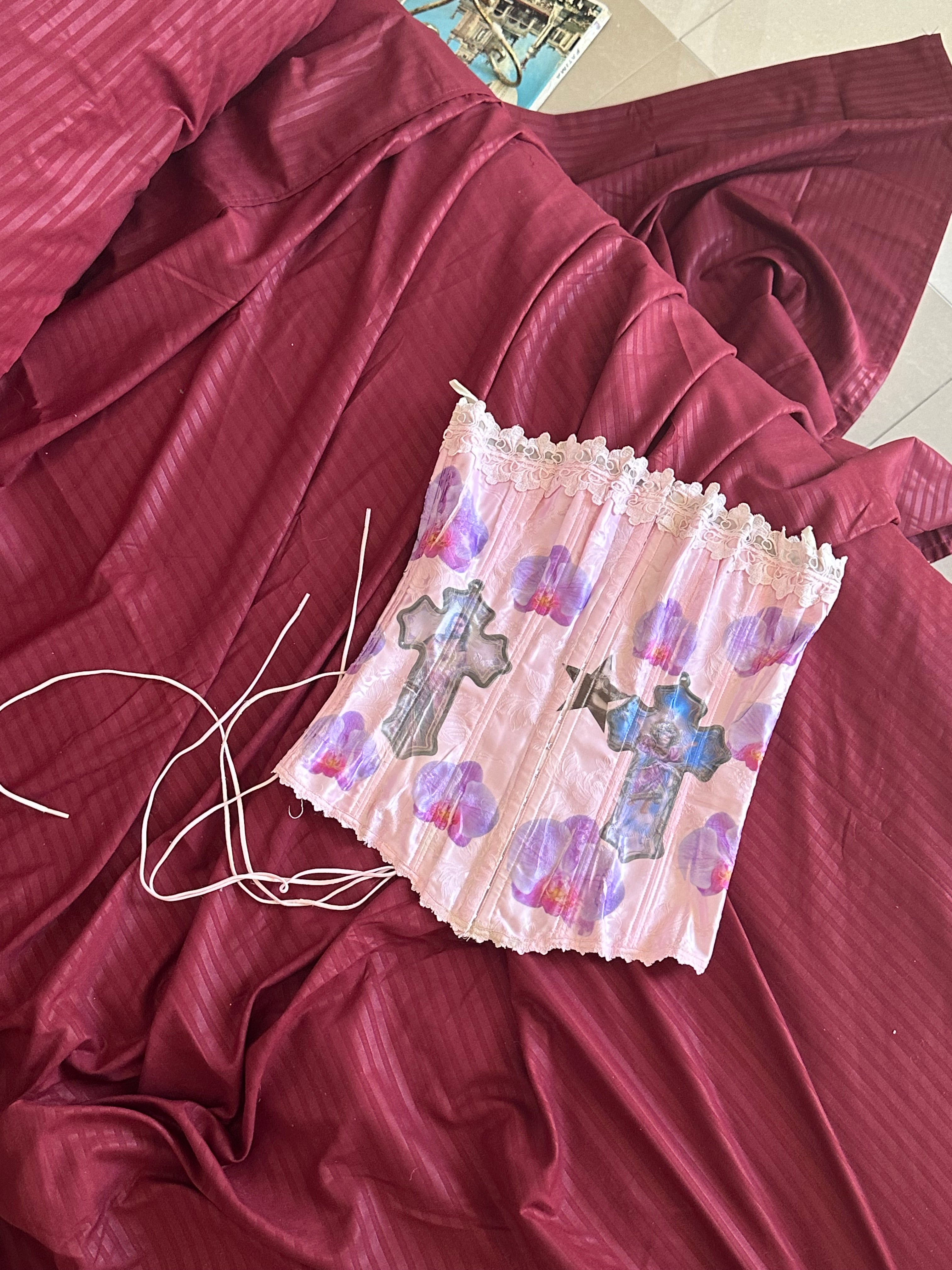 “Heaven Awaits” Orchid Cross Corset 🌸 (Frederick’s of Hollywood Vintage, Size 34 / 74A)