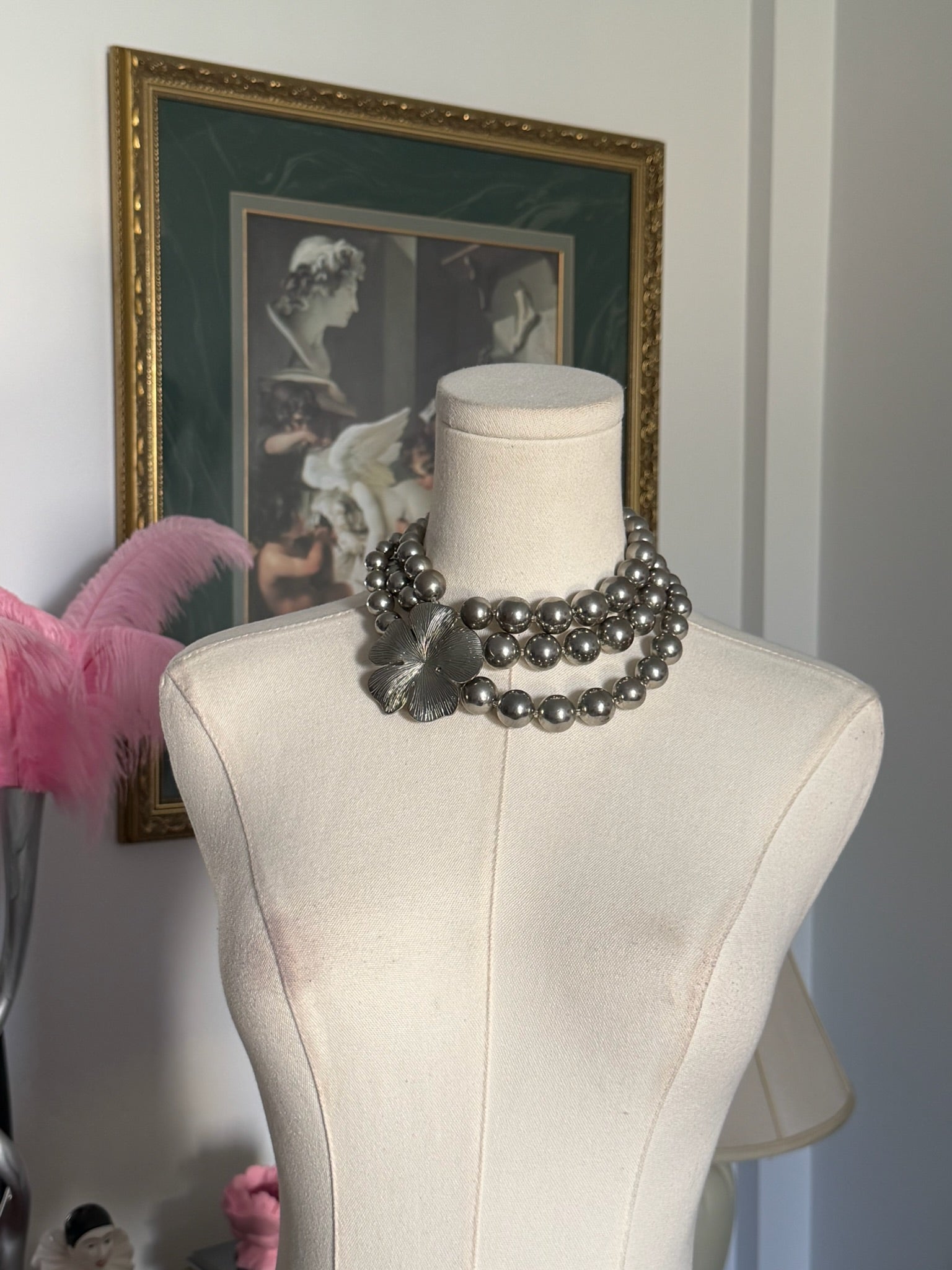 Silver flower chocker