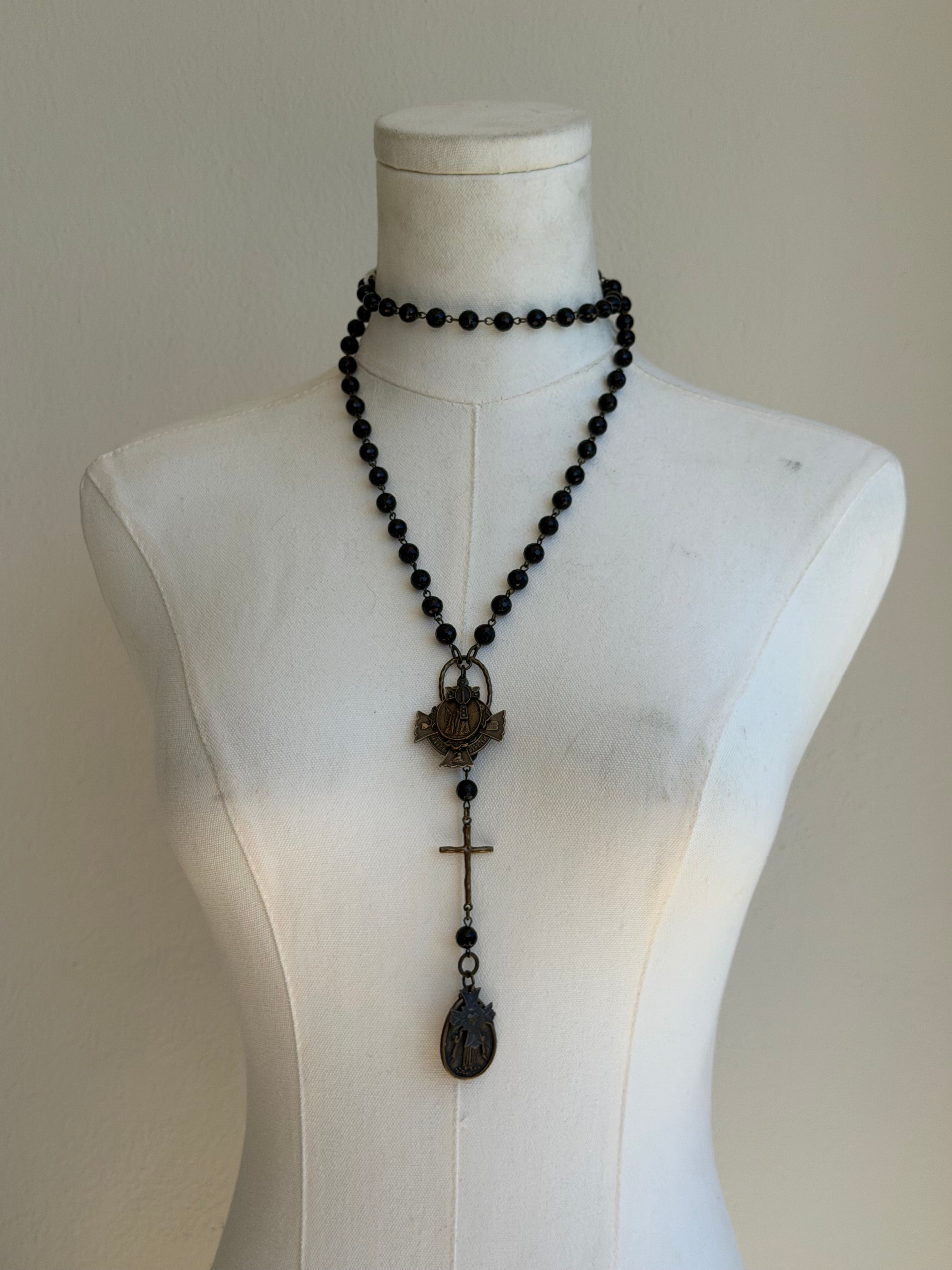 BLACK ROSARY
MEDALLION NECKLACE