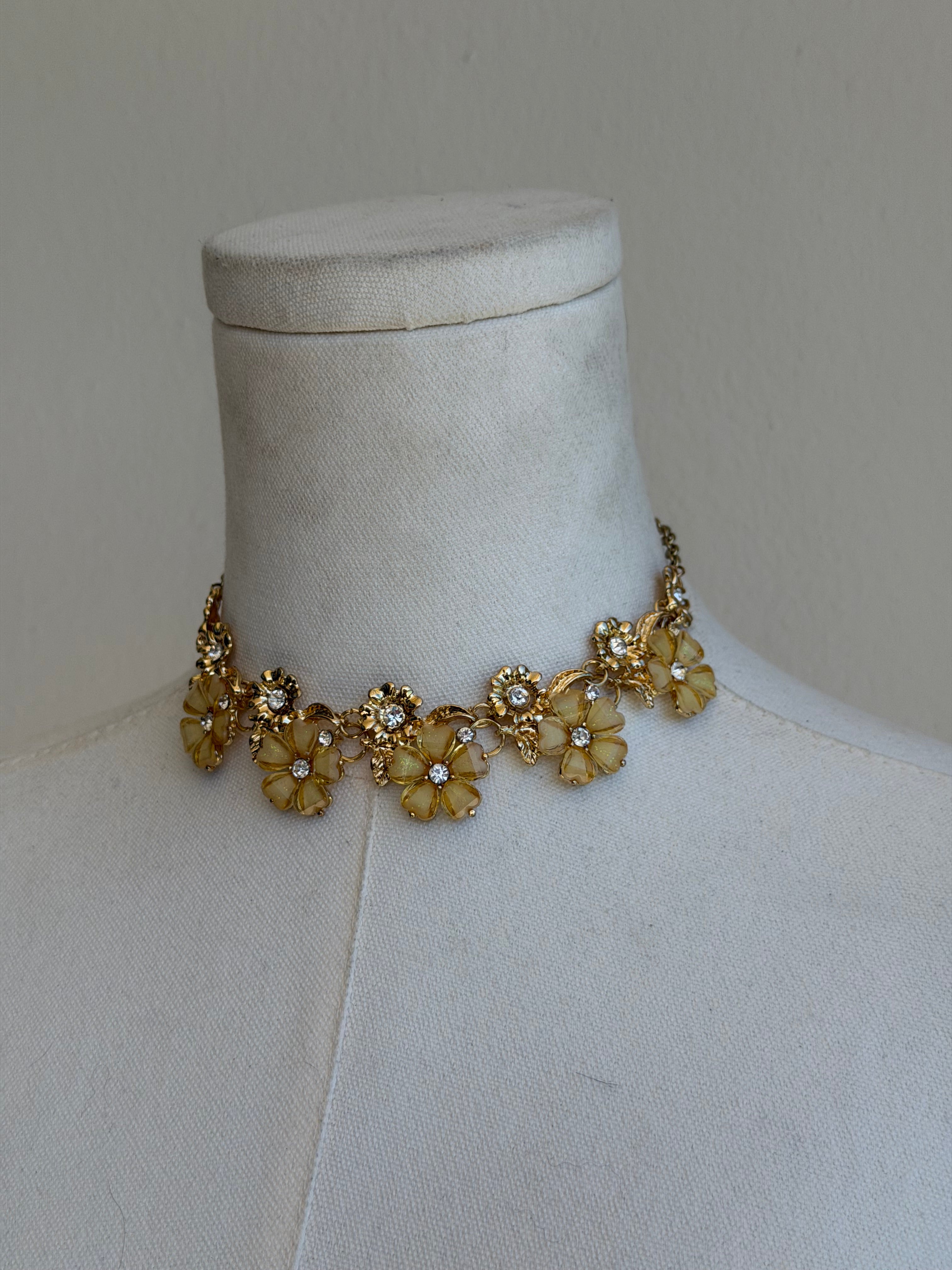 flower rhinestone choker