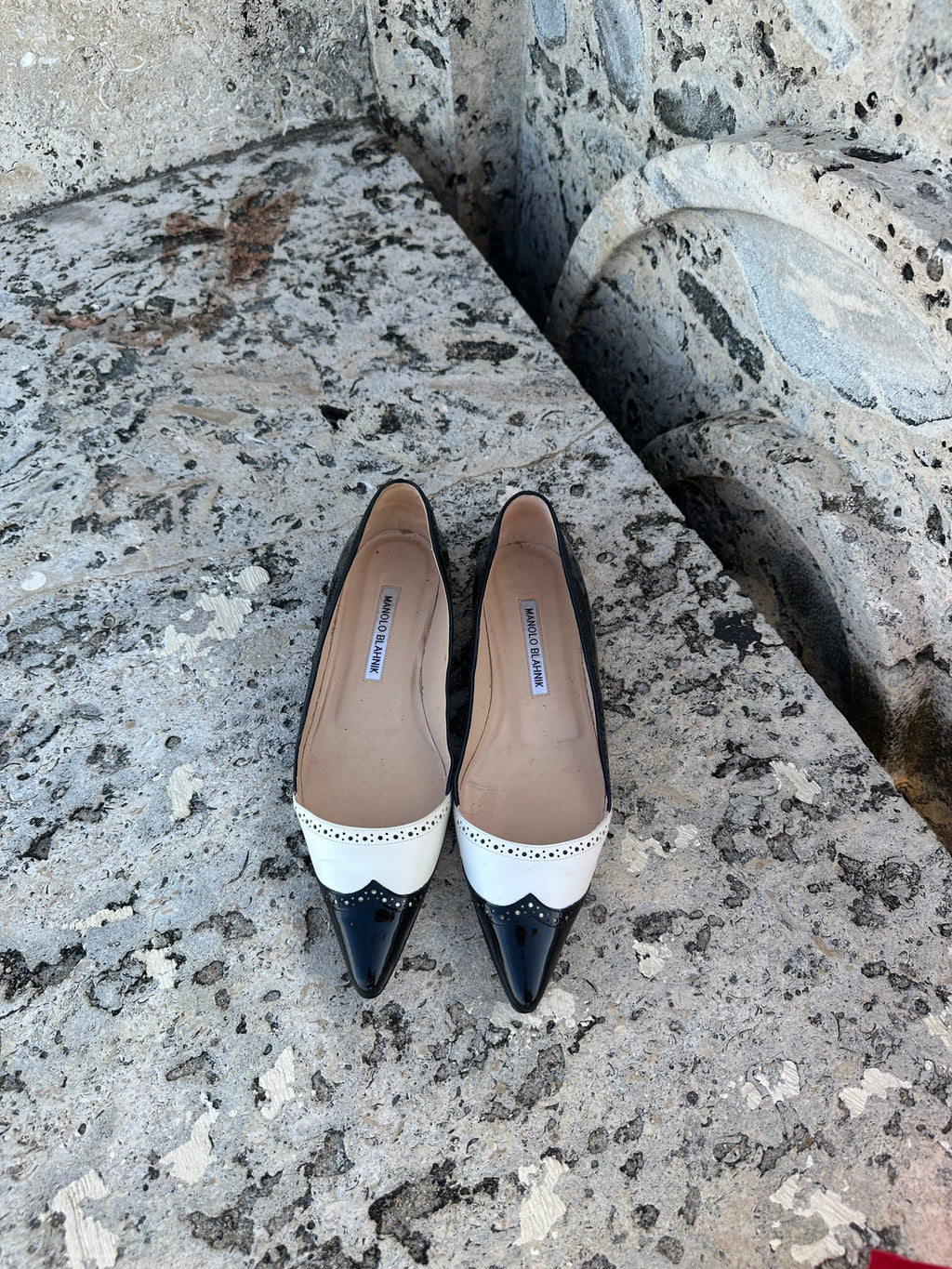 MANOLO BLAHNIK AGAFLAT POINTY SPECTATOR FLATS SIZE 6 1/2