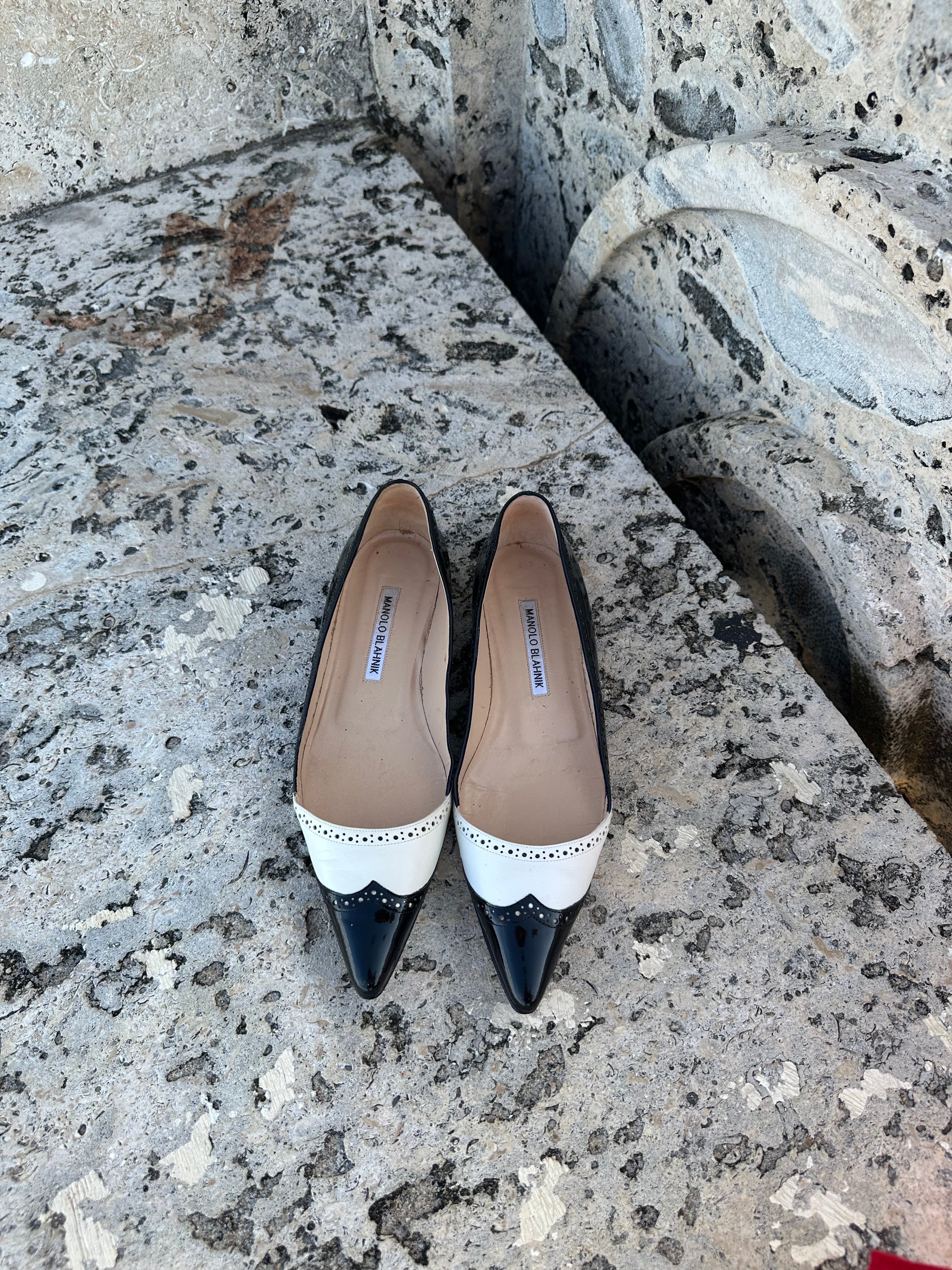 MANOLO BLAHNIK AGAFLAT POINTY SPECTATOR FLATS SIZE 6 1/2