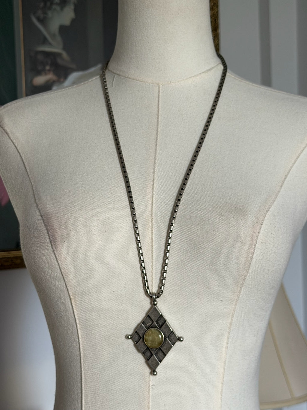 Geometric pendant necklace