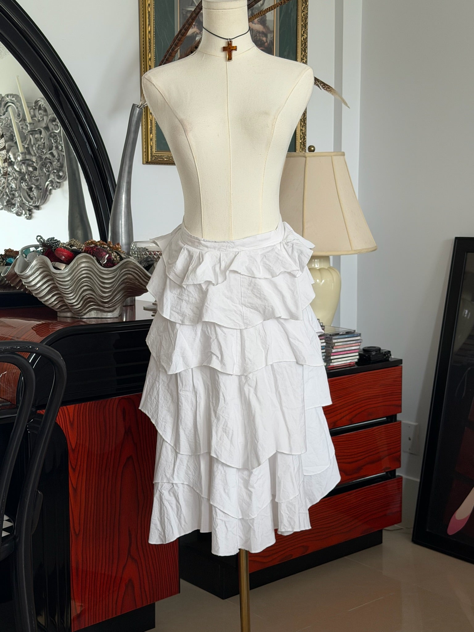White tiered ruffled skirt xs-s