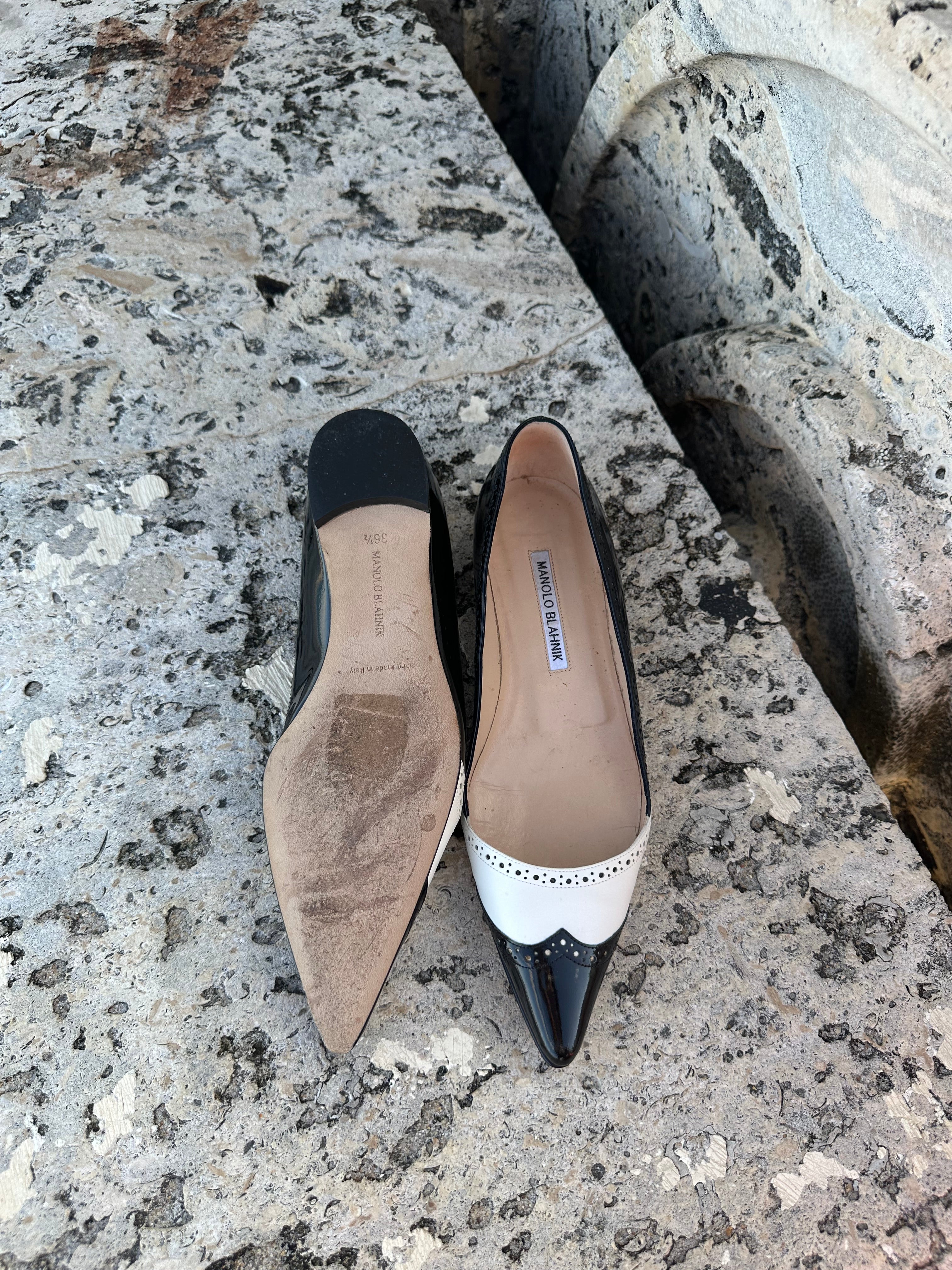 MANOLO BLAHNIK AGAFLAT POINTY SPECTATOR FLATS SIZE 6 1/2