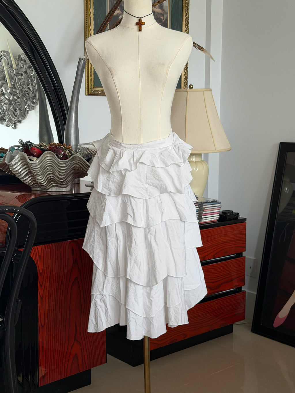 White tiered ruffled skirt xs-s